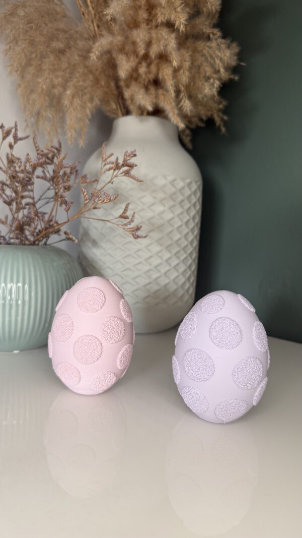 Decoratieve paaseieren met reliëf.